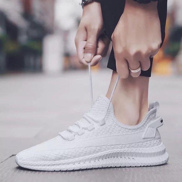 Men’s Lightweight Slip-On Running Shoes – Breathable Summer Athletic Sneakers